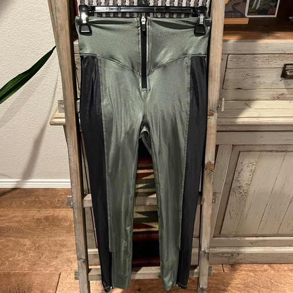 Bandier All Access women’s zip front set size small - Picture 4 of 11